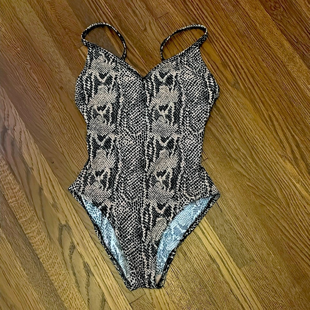 Liz Claiborne Snake Print One-Piece Swimsuit in Black and Tan
